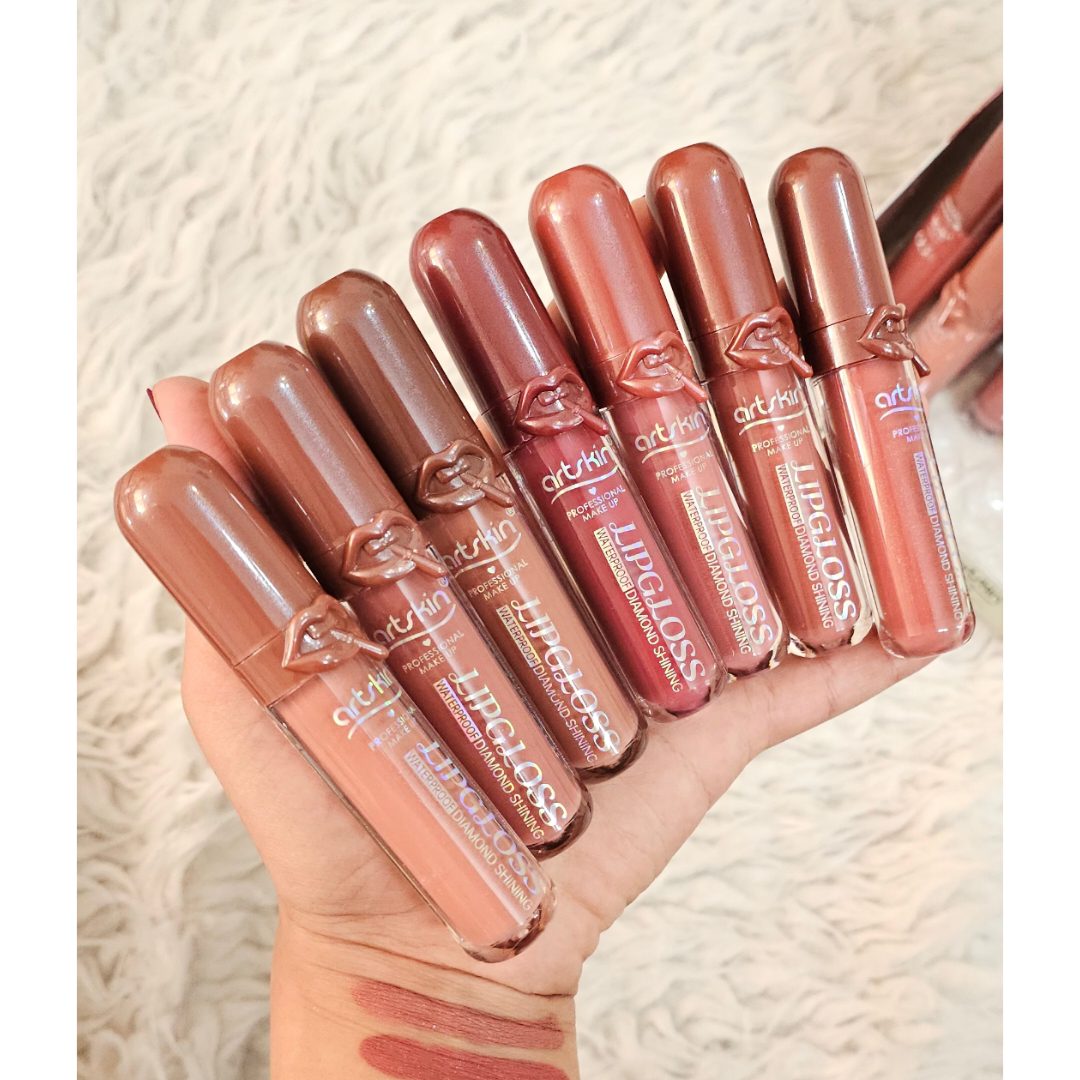 رژ مایع شاین با جلوه غیر چسبنده روی لب